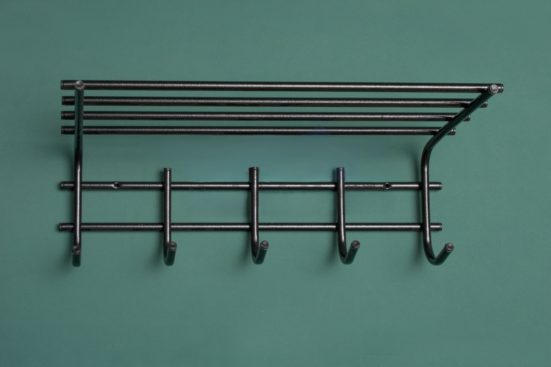 1206 Вешалка для одежды 5 крючков с полкой (черный муар)