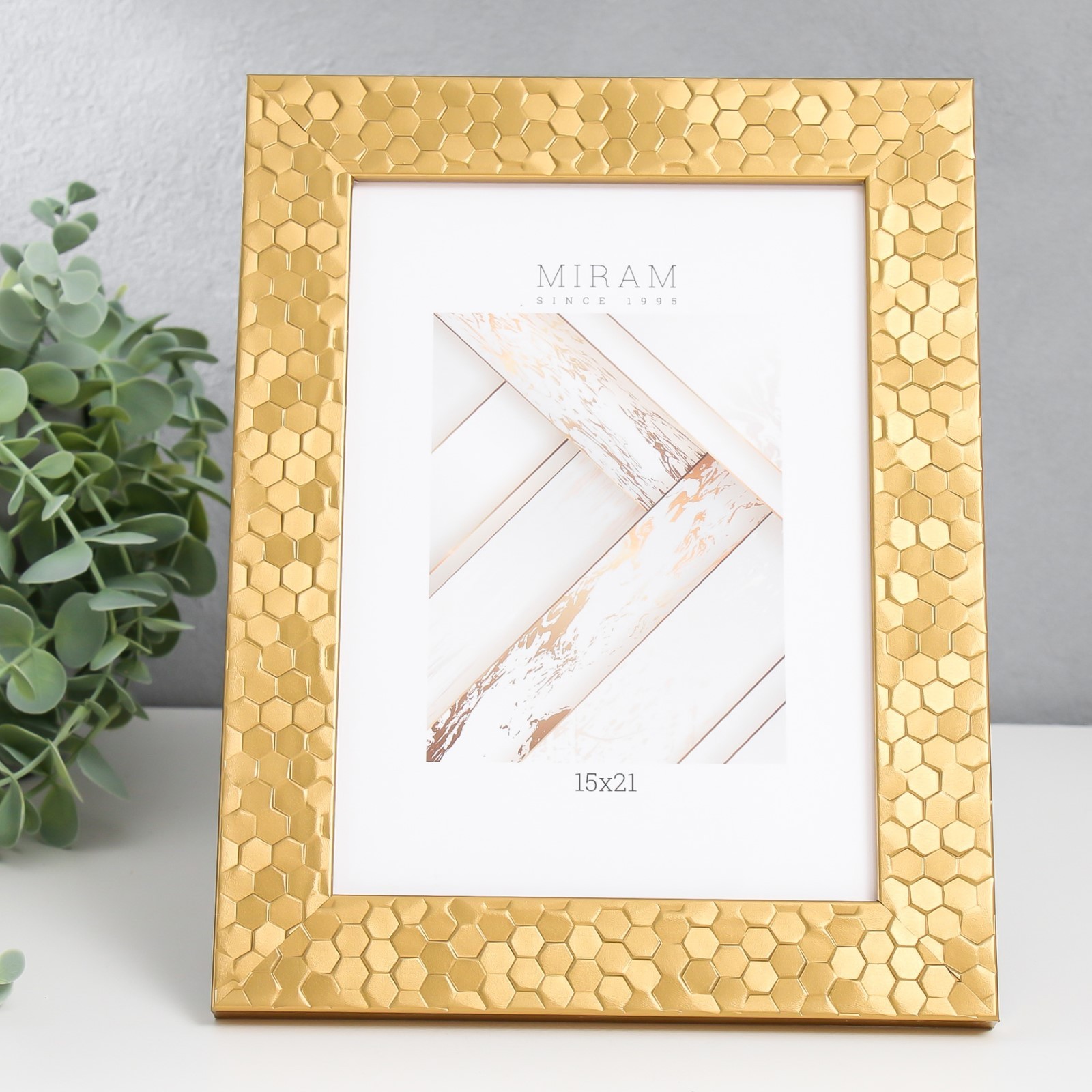 6894038  Фоторамка пластик Gallery 15х21 см, цвет золото