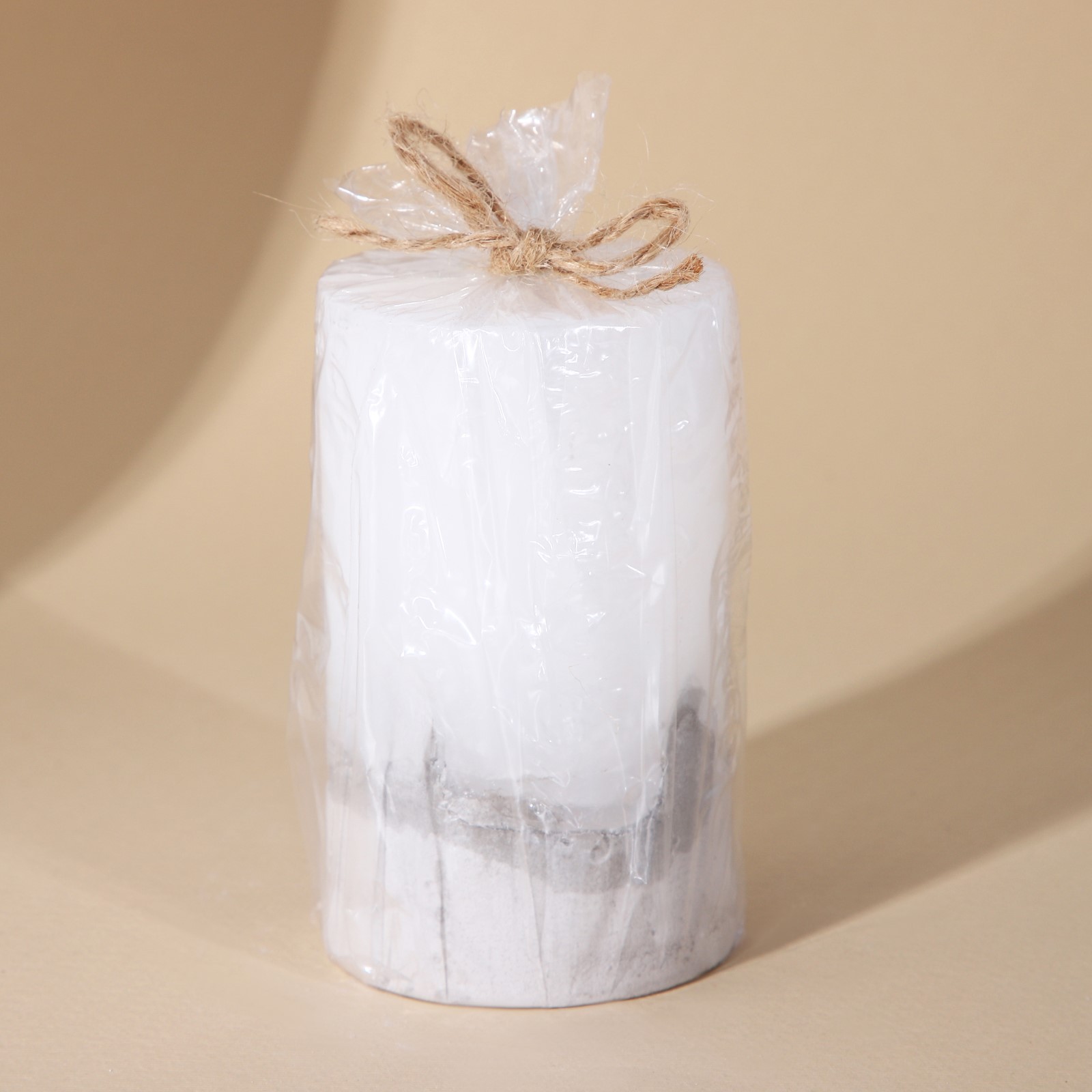 Свеча интерьерная белая с бетоном ,10 х 6 см