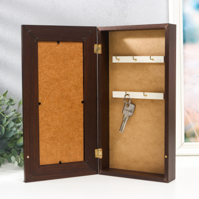 7636911 Ключница  Перо венге 16х31 см.1